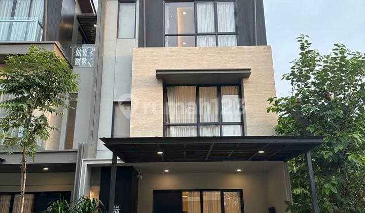 3-story premium spec house sold at cost price