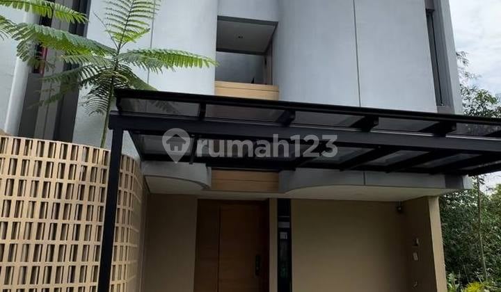 Rumah Rooftop 3 Lantai Dekat The Breeze