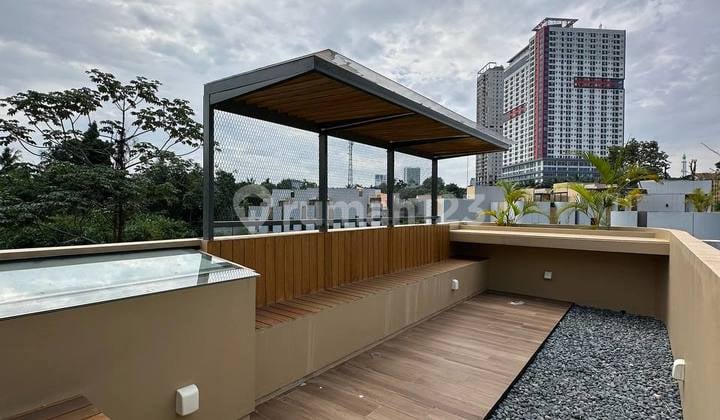 Rumah 4+1 kamar tidur di BSD disewakan cepat dekat the Breeze