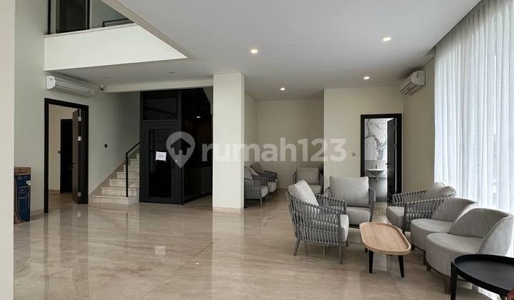 RUMAH RAPIH 3 LANTAI DI GADING SERPONG JARANG ADA