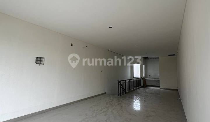 RUKO SIAP HUNI HADAP JALAN DI GADING SERPONG