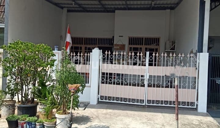 Quick sale house in Sunter Hijau Raya by the roadside