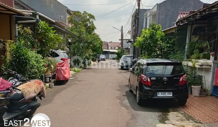 Affordable Melati Mas Regency House South Tangerang Near Highway