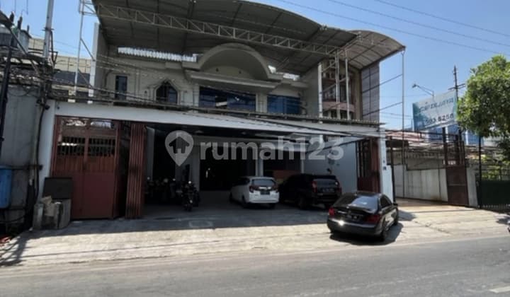 Strategic Gubeng Grand House