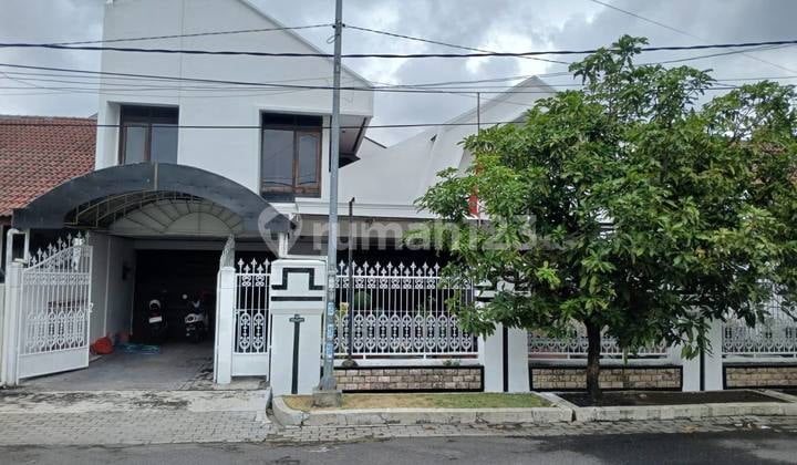 Rumah Kertomenanggal Jalan Lebar Strategis