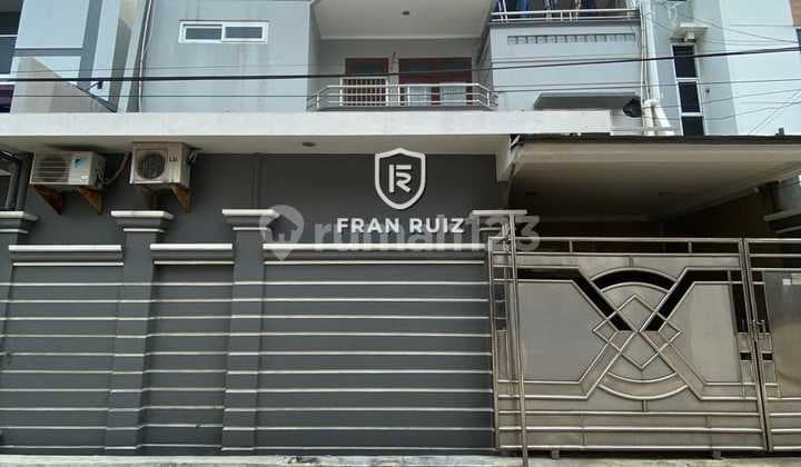 Rudy Cen Dijual Rumah Di Taman Ratu 10x15 Jalan Lebar Bangunan Kokoh