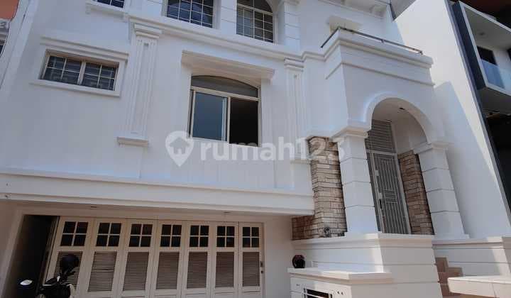 RUDY CEN Disewa rumah 10x18 Bukit Golf Mediterania PIK