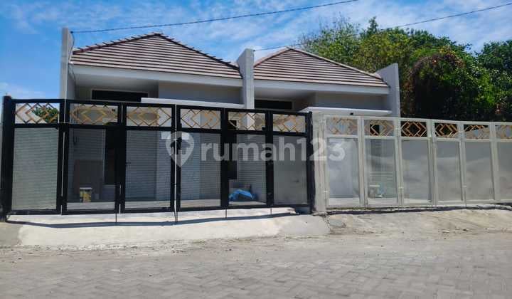 Ada 2 Unit**dijual Rumah Baru Siap Huni**lokasi Taman Gunung Anyar Surabaya*