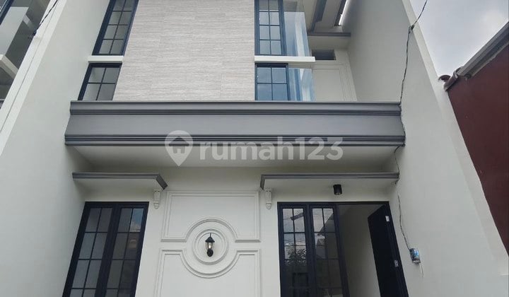 New House, Nice Condition 2 Floors, Located in Baruk Rungkut, Surabaya