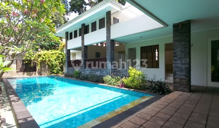 Luxurious House in Taman Menteng, Jakarta