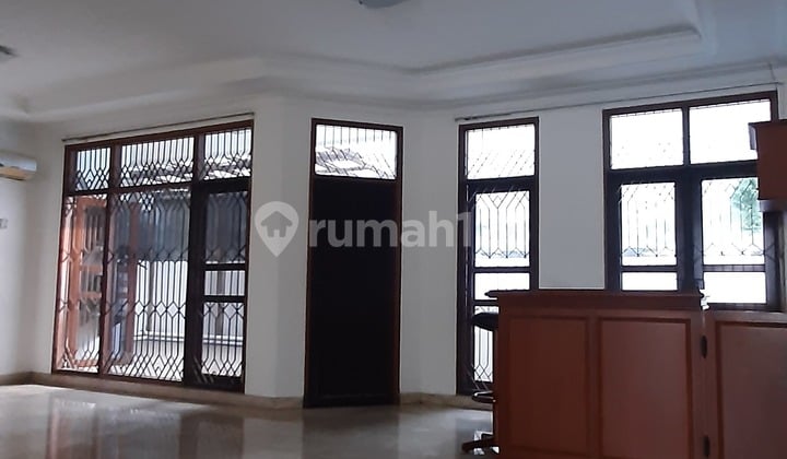 Cozy House With Pool And A Bar In Mega Kuningan, South Jkt