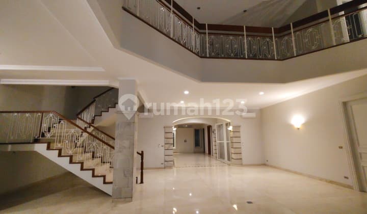 Mewah, Luas dan Terawat di Area Menteng