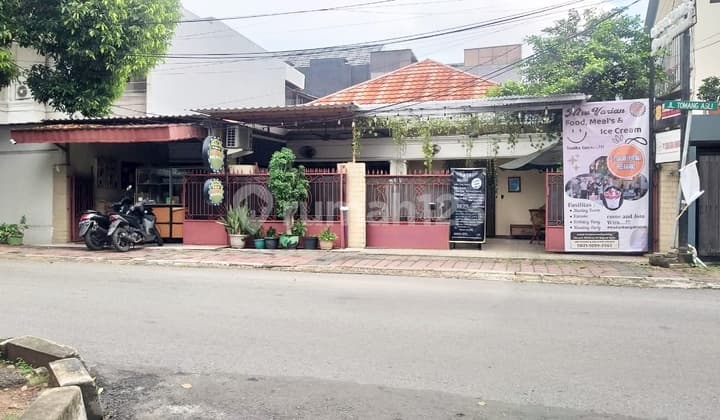 Rumah Makan Dan Kost²an Yg Asri Dg Ornamen Kayu Yg Estetik Segera Dijual Di Tomang, Jak Bar