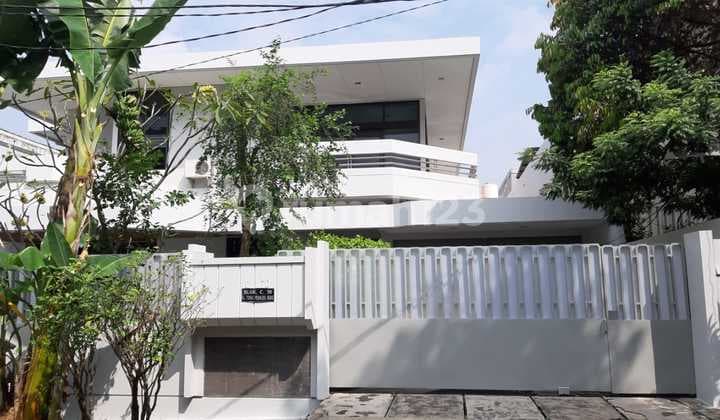 Rumah Furnished 2 Lantai di Permata Hijau Dekat Gelora Bung Karno