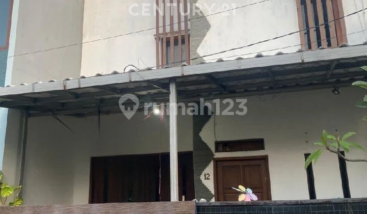 Rumah Bagus 4 Kamar Tidur Dekat Jalan Pondasi Kayu Putih