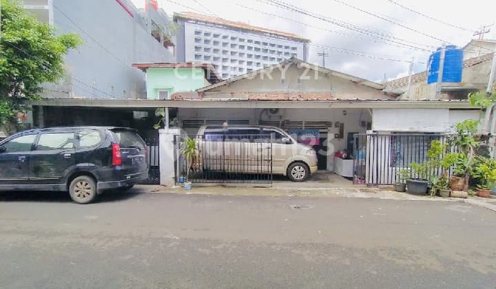 Rumah Hitung Tanah Prime Area Menteng Dalam Dekat Hotel Bidakara