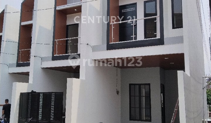 Rumah Cluster Baru Murah 3 Lantai Dikemayoran