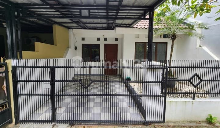 Beautiful Move-In Ready House Near Sport Center In Graha Bintaro