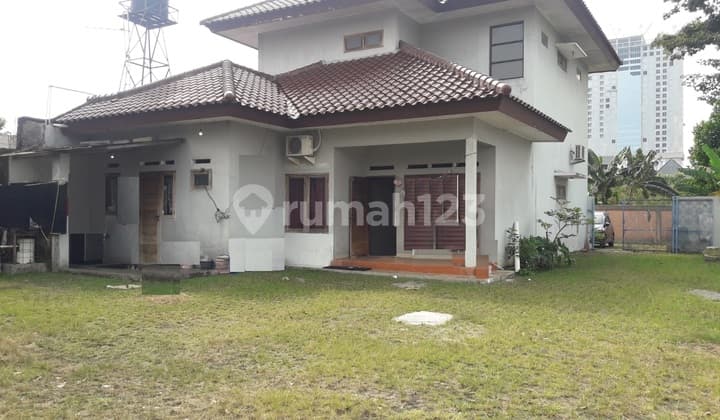 Rumah Bagus Halaman Luas Strategis Di Veteran Bintaro Jakarta