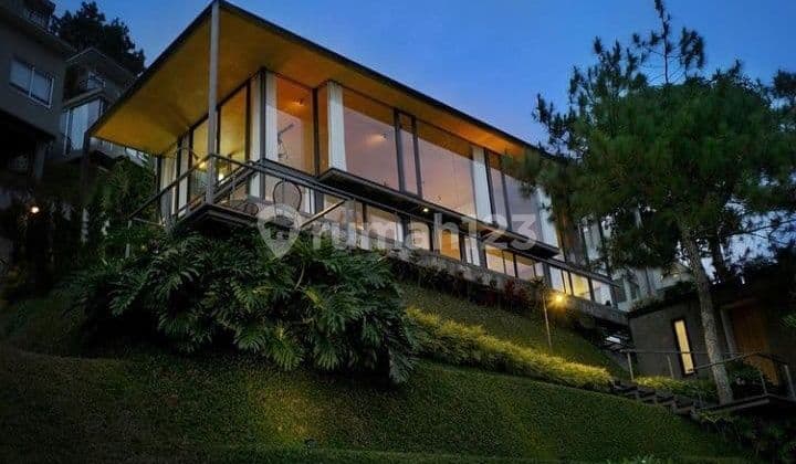 Rumah di Dago Village With Swimming Pool