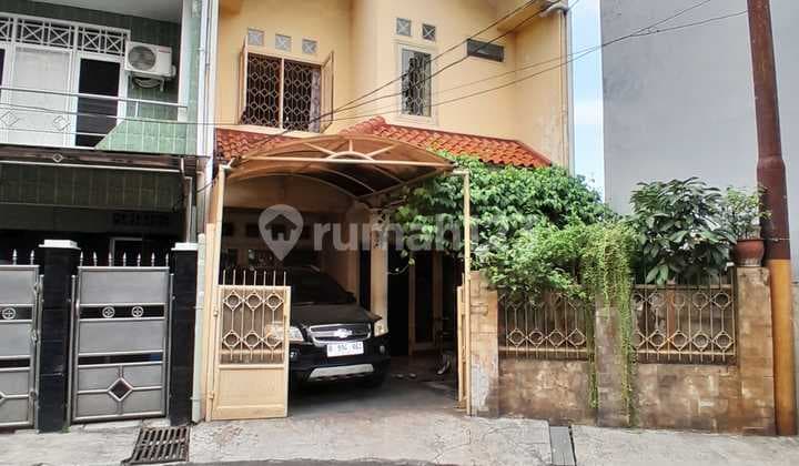 Rumah 3 Lantai. Harga Bagus. Di Pancoran, Jakarta Selatan.