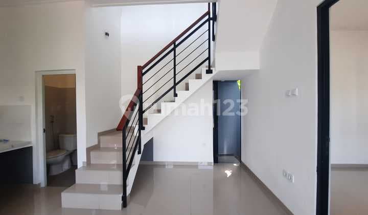 Rumah 2 Lantai, Unfurnished di Palm Village Cinangka.
