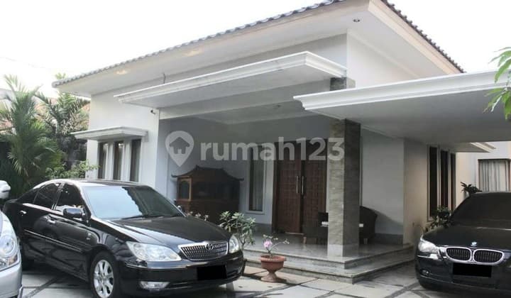 Rumah Mewah di Kawasan Elit Menteng Jakarta Pusat