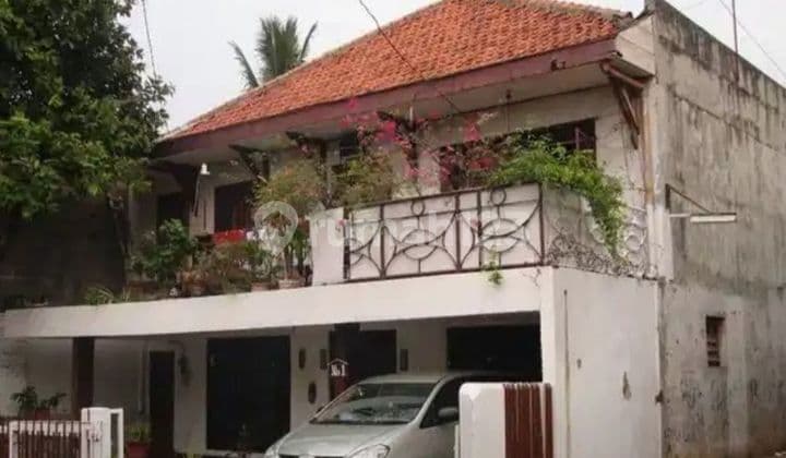 Old House in the Commercial Neighborhood of Kebayoran Baru