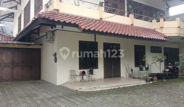 2-Story House in Premium Location Kebayoran Baru