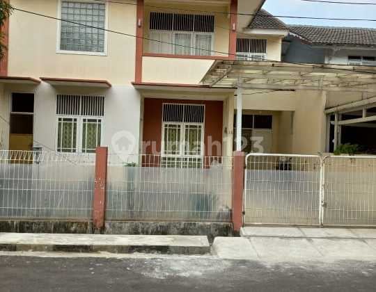 2-Storey House Still Habitable in Petukangan Selatan Complex