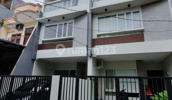 Rumah Baru 3 Lantai Dalam Komplek Duri Kepa Jakarta Barat