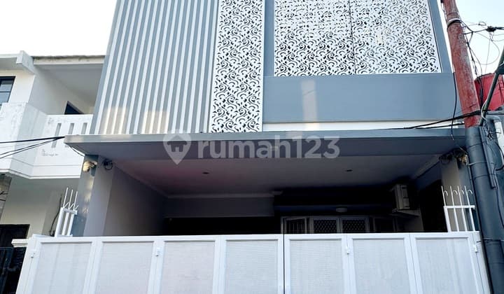 Beautiful Minimalist House, Renovated, Fully Furnished, Graha Raya