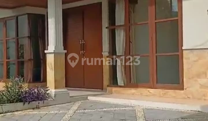 Rumah Lama Masih Layak Huni.dalam Town House Gandaria