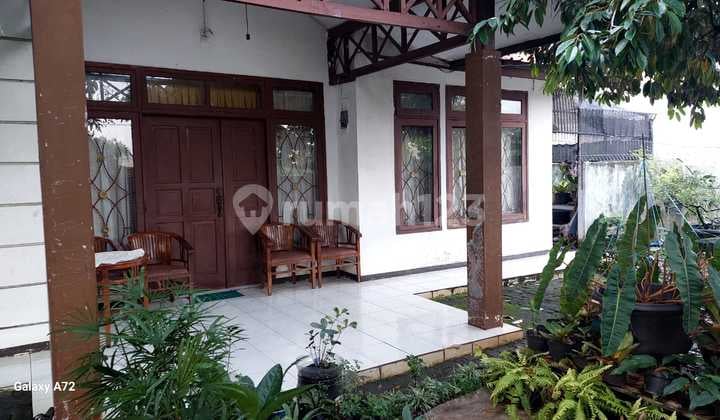 Rumah 1 Lantai dengan Halaman Luas di Pinang Tangerang