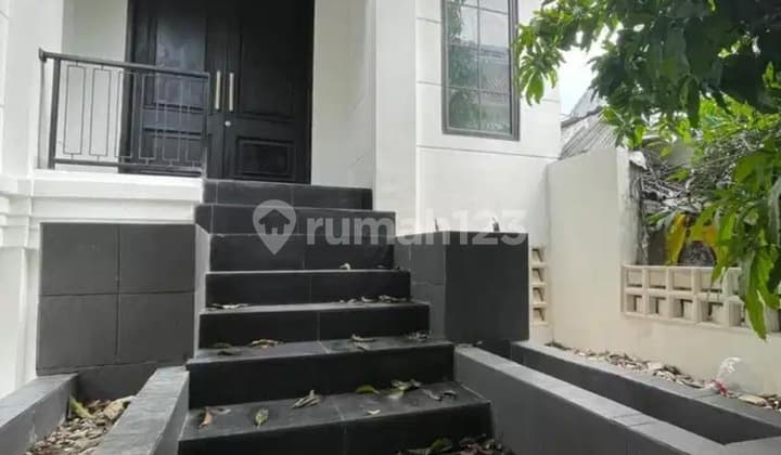 Rumah di Alam Elok Pondok Indah, Jakarta Selatan