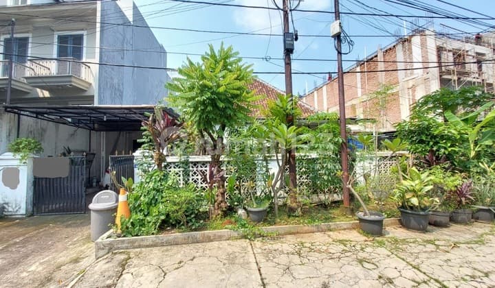 House in Pakubuwono, Kebayoran Baru, South Jakarta