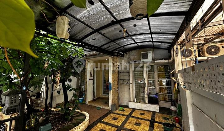 Rumah Bagus Dalam Komplek Besar Lokasi Strategis