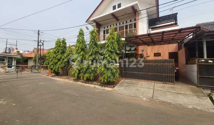 Rumah dengan Posisi Hoek di Dalam Kompkek