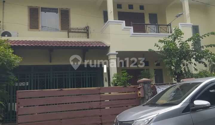 Rumah Lama dengan Tanah Luas Area Bintaro