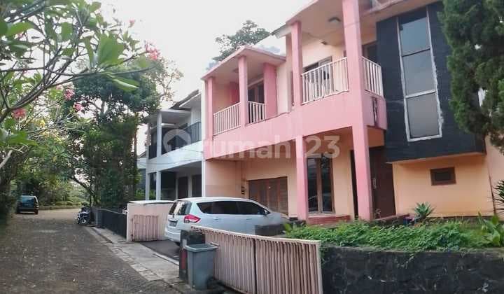 Rumah Lama Di Area Perdagangan Jakarta Selatan