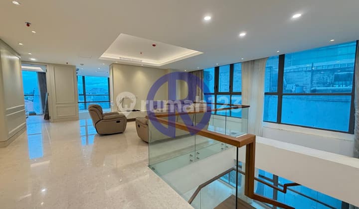 A Brand New 4 BR Bloomington Duplex - 432 Sqm, Low Floor | $ 4,800