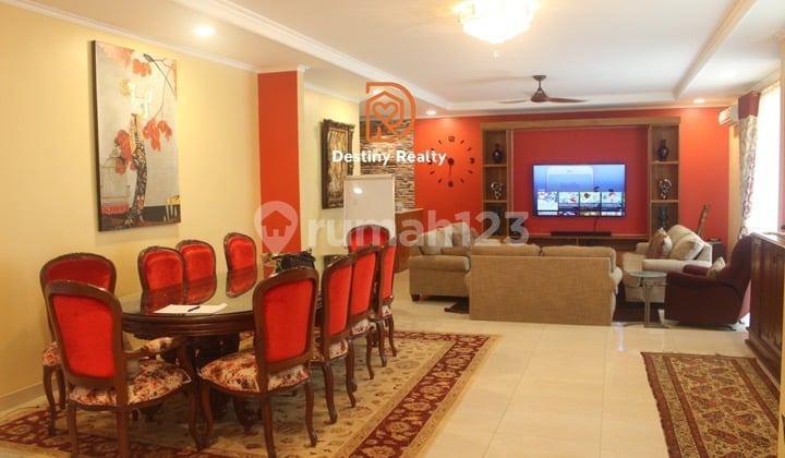 Dijual Segera. Rumah didaerah Abdul Madjid. Dekat Stasiun MRT