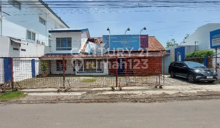 Former Language Course Building on Gerilyawan Street, Cirebon