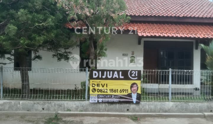 Rumah Tinggal Di Jalan Dukuh Semar Komplek Bi