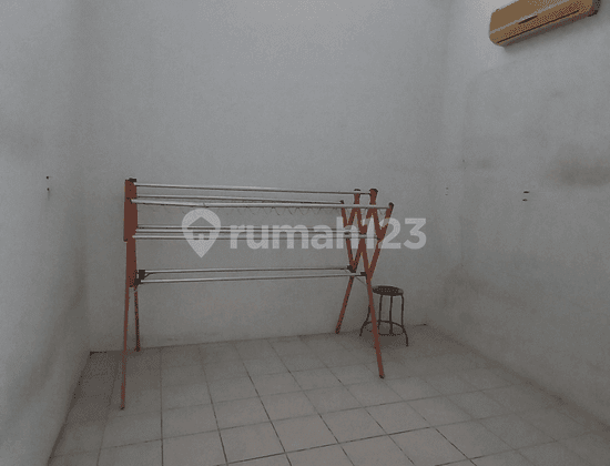 Rumah Sewa dengan halaman yang luas di Jl Kusnan Cirebon Jawa Barat