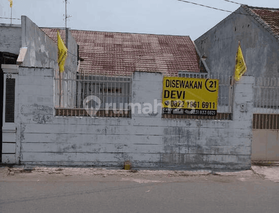 Rumah Sewa dengan halaman yang luas di Jl Kusnan Cirebon Jawa Barat