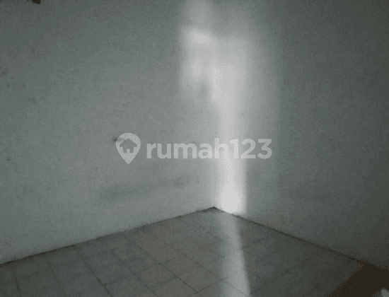 Rumah Sewa dengan halaman yang luas di Jl Kusnan Cirebon Jawa Barat