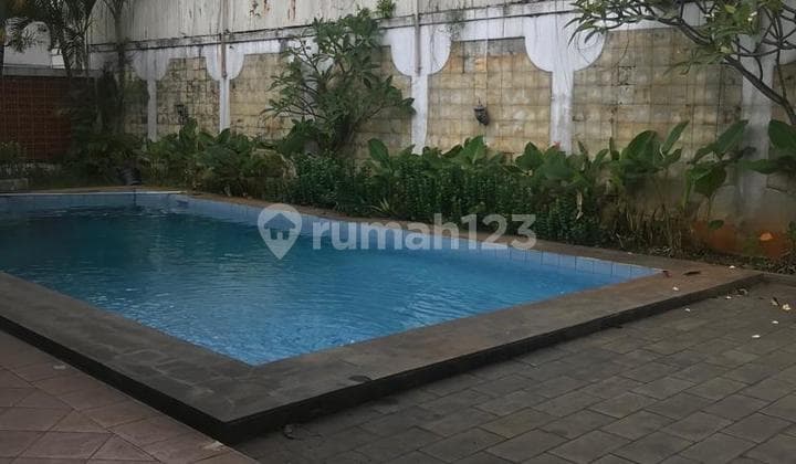 Disewa Rumah 4 Kamar, Ada Pool di Kemang Timur, Jakarta Selatan