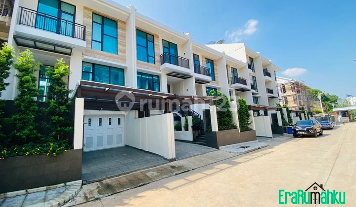 Dijual Rumah 3 Lantai di Pondok Indah Town House, Kebayoran Lama, Jakarta Selatan