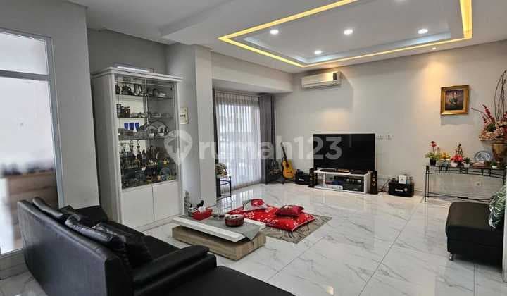 Rumah Mewah Cluster Amerika Latin Greenlake City Cipondoh Tangerang